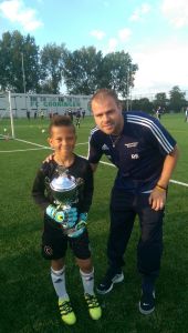 Aaron Wanki (Lycurgus) en trainer Robert Eimers